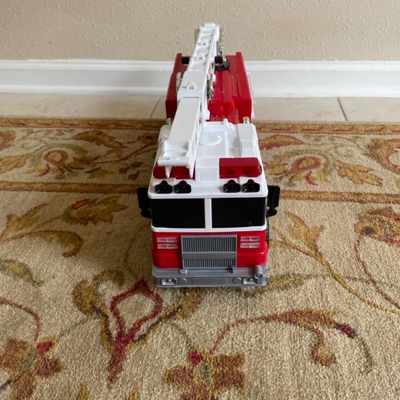 Fire truck - Picture 2 of 4